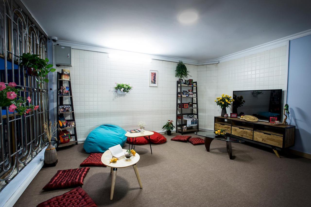 The Chi Novel Hostel Ханой Экстерьер фото