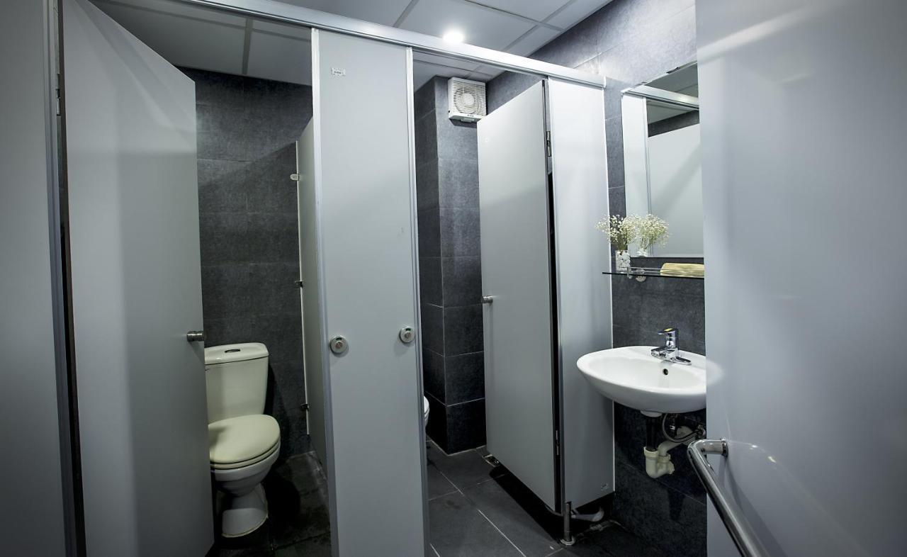 The Chi Novel Hostel Ханой Экстерьер фото